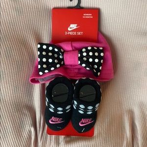 Nike newborn hat/footies (size NB/0-6 months) NWT